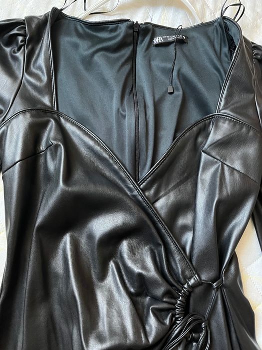 Рокля на марката Zara