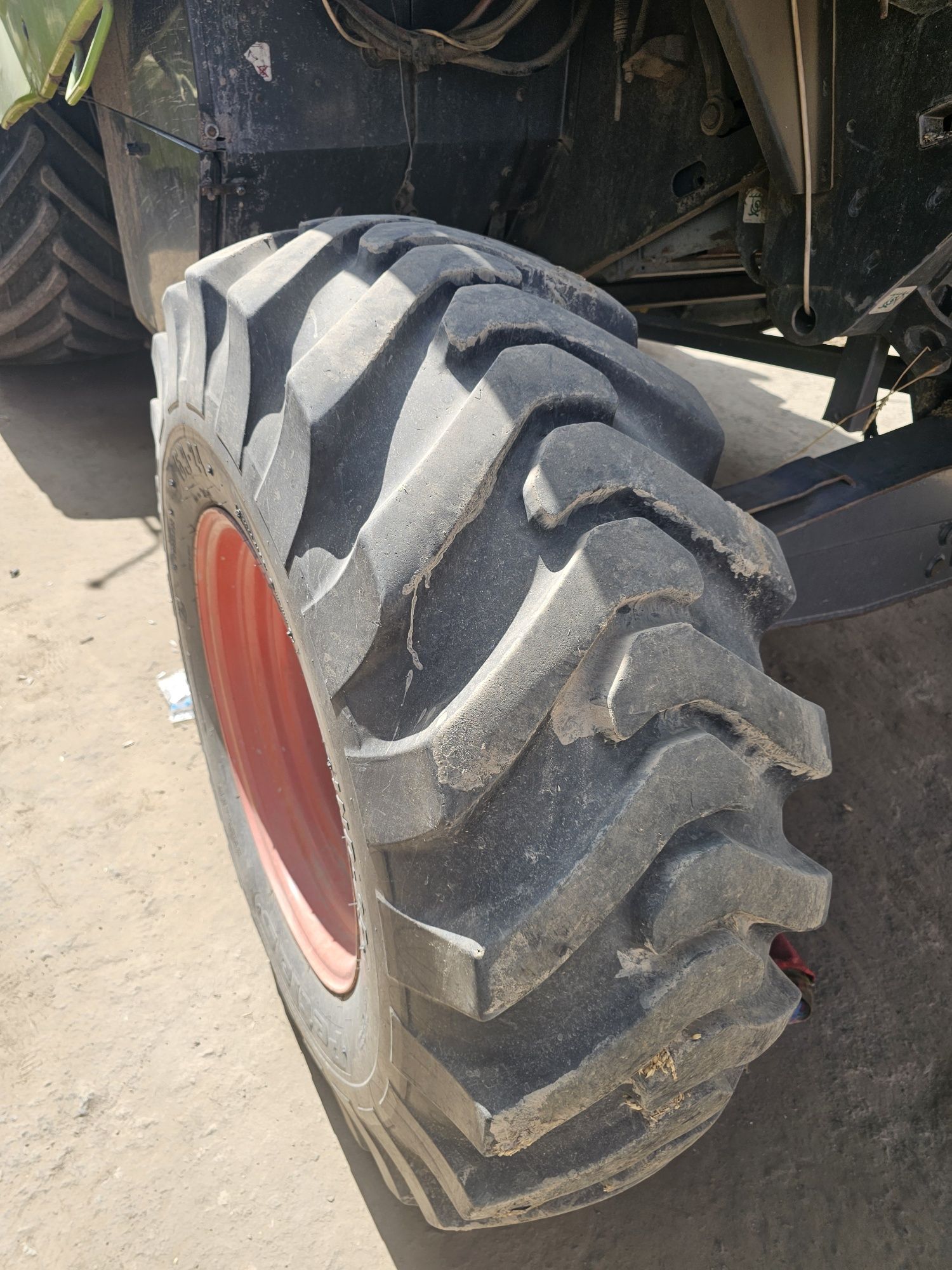 Claas tucano sotiladi soz holatda mavsumga tayyor 2011 yil