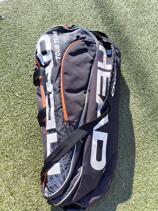 Продавам запазени сакове за тенис на корт.