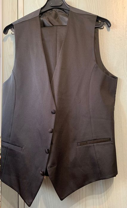 Vând costum de bărbați