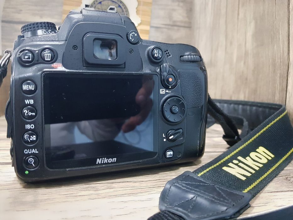 Nikon D7000 сотилади холати яхши