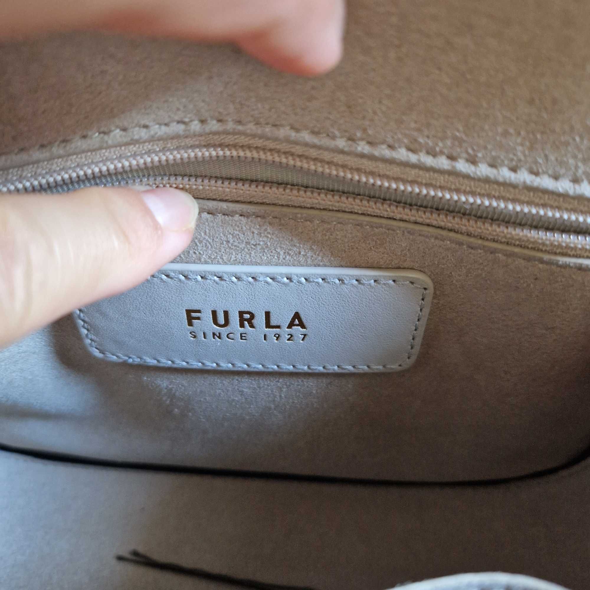 Geanta FURLA SFERA S Top Handle

Culoare Vaniglia