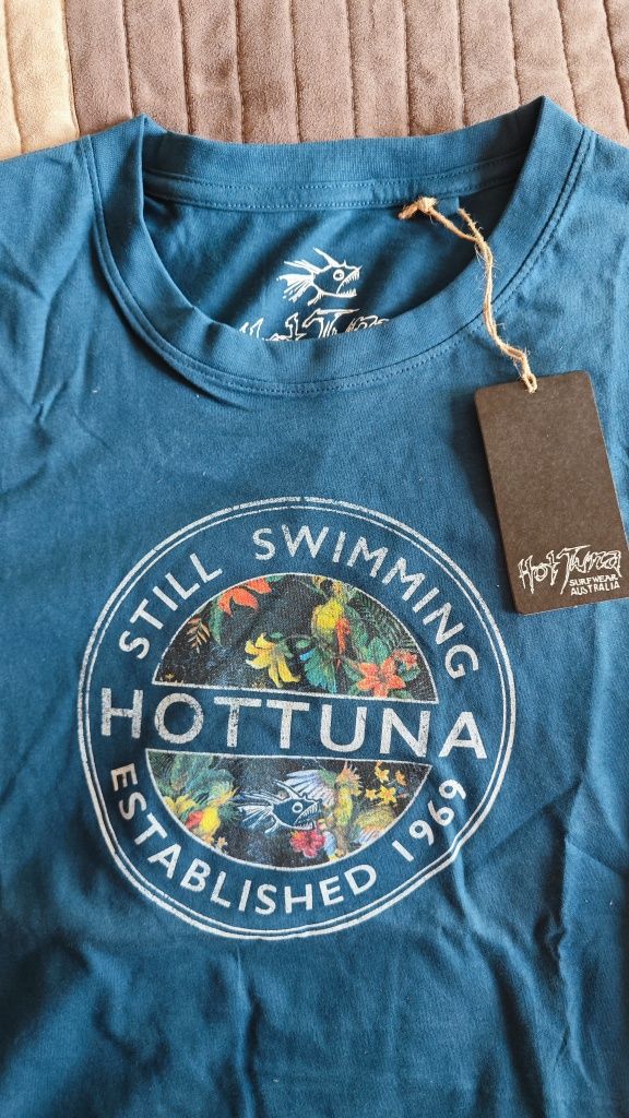 Продавам тениска Hot tuna