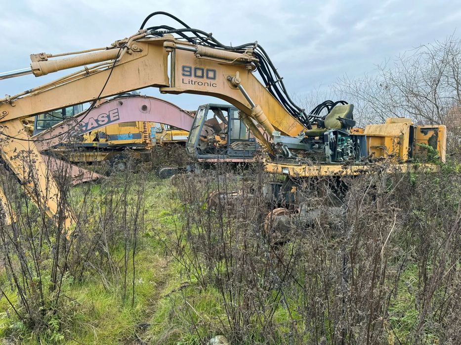 Caterpillar JCB, Liebherr, Komatsu Dezmembrez utilaje Dezmembrări excavator, buldozer, încărcător frontal