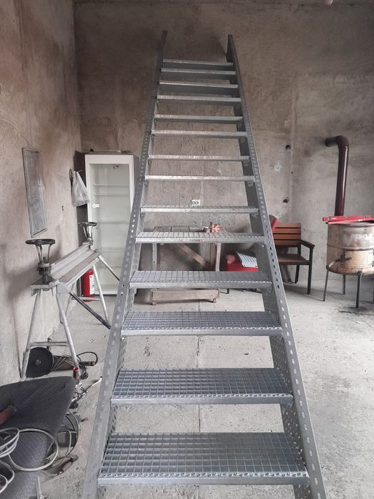 Scara metalica zincata neoxidabila