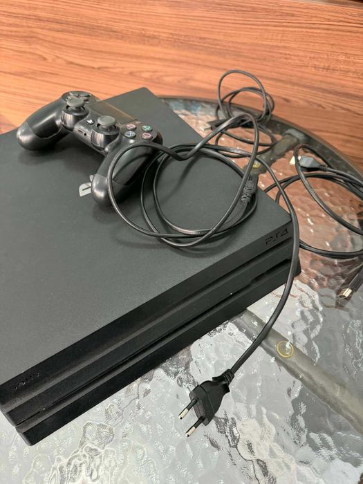 PS4 PRO 1TB чисто нов