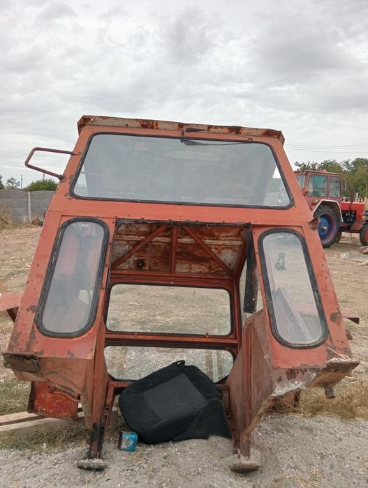 Vând cabină de tractor U650