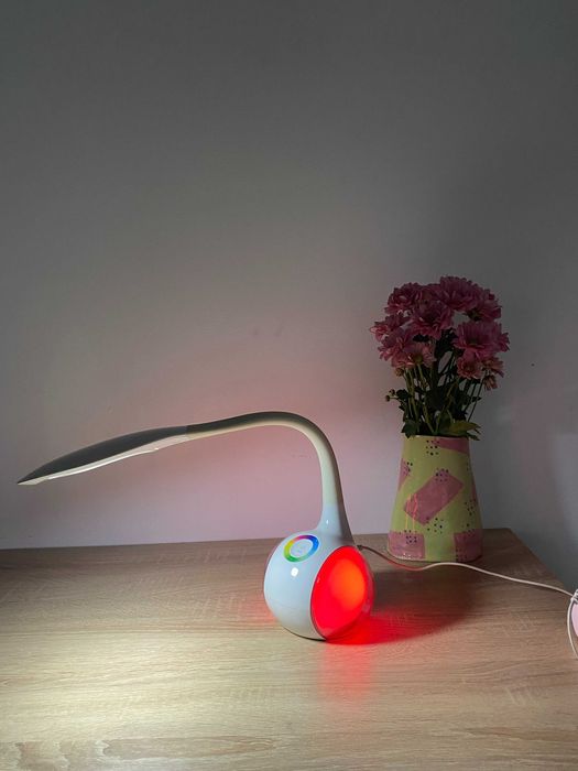 Настолна LED лампа