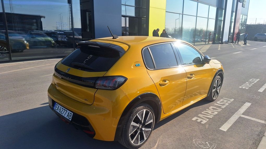Пежо / Peugeot E 208 GT ЕЛЕКТРИЧЕСКИ с гаранция на батерията до 2029г