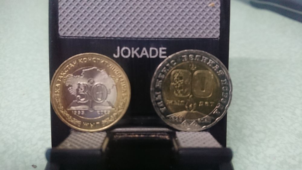 Продам монеты 100 и 200