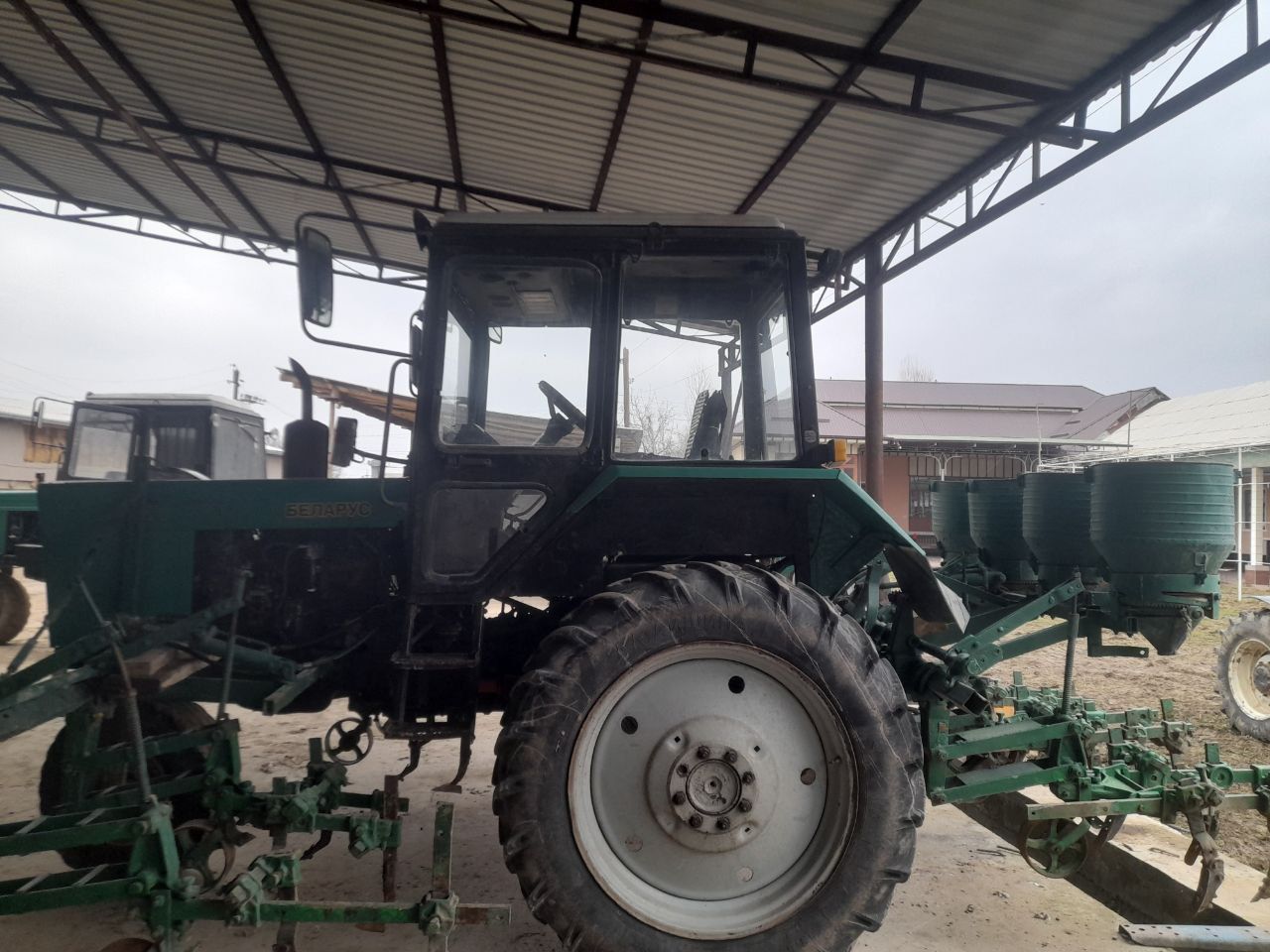 Traktor mtz 80 x sotiladi yili 2007 narxi 155 mln kultuvatori bilanori