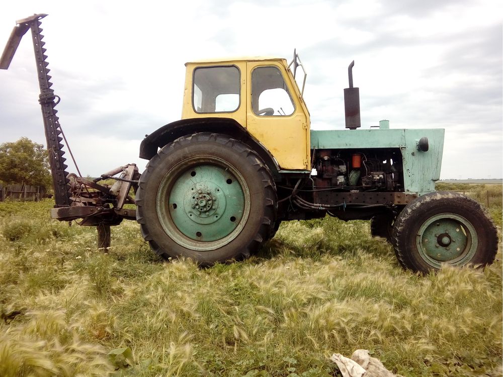 Трактор юмз-6 с косилкой