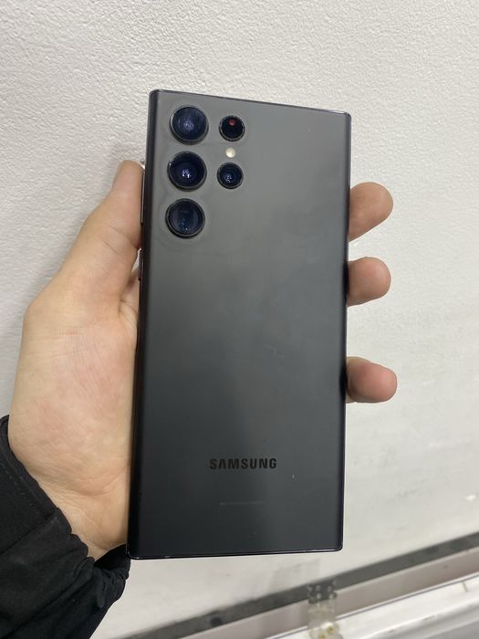 Samsung S22 ultra qora
