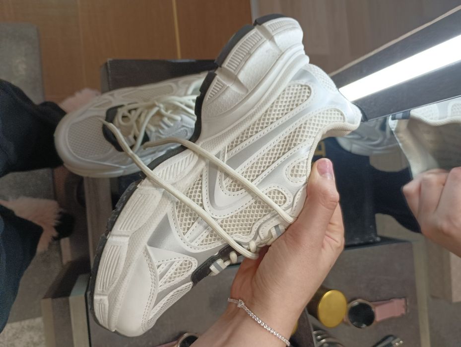 Нови сникърси cropp