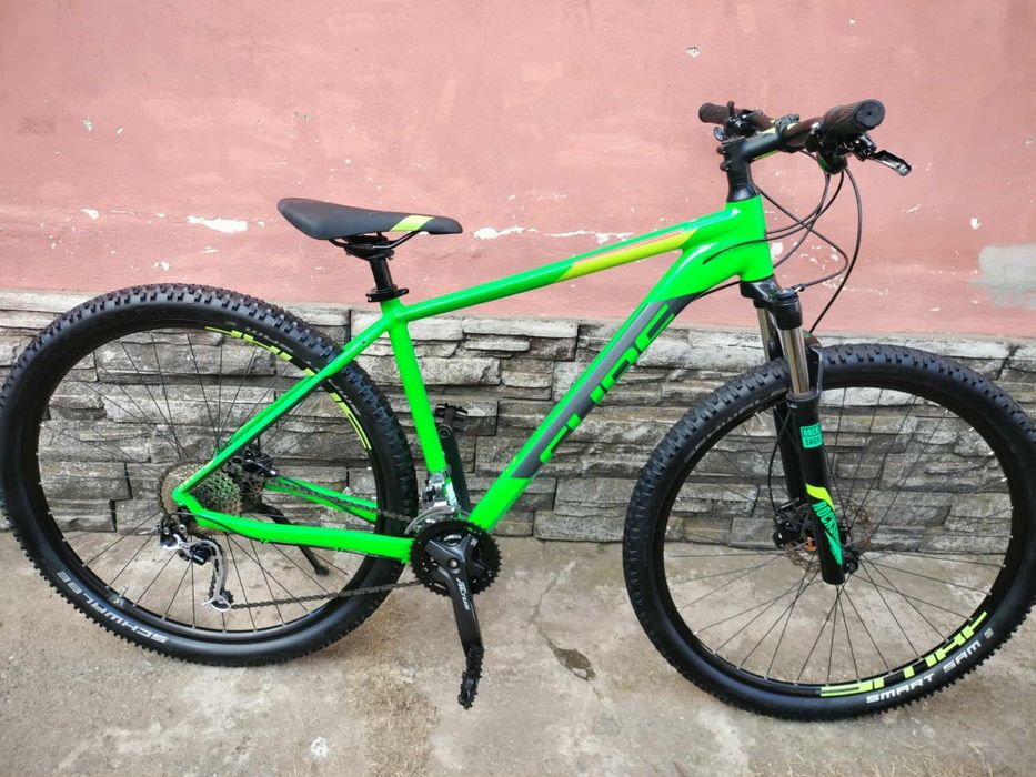 Bicicleta Cube Hardtrail roti pe 29