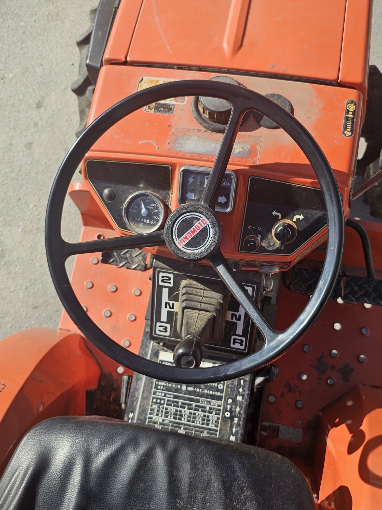 Гаражен Японски ТРАКТОР. Hinomoto, Model E1704,