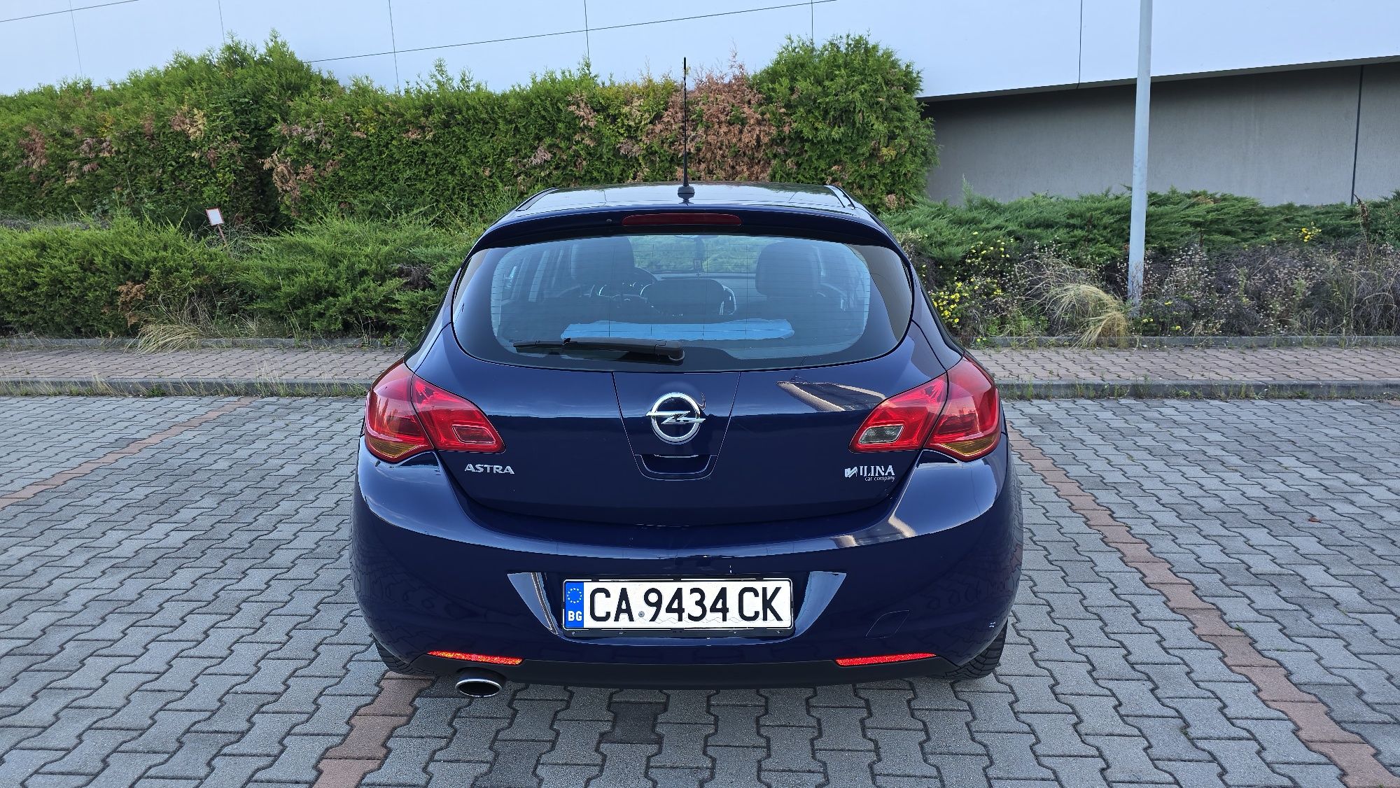 OPEL ASTRA J 1.4 Turbo 2011 година, (Пълна сервизна история)