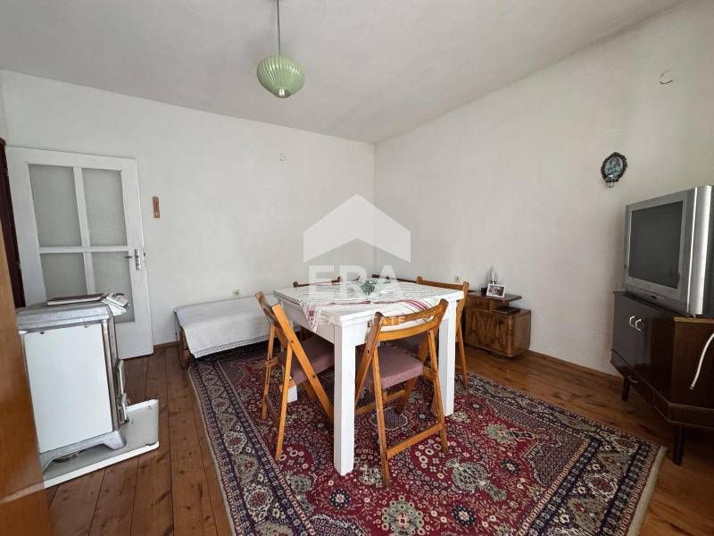 ЕКСКЛУЗИВНО! ЕРА ДРЪСТЪР предлага за продажба къща с дворно място в се