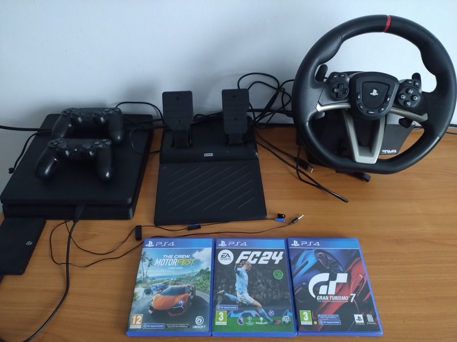 Vând PlayStation 4