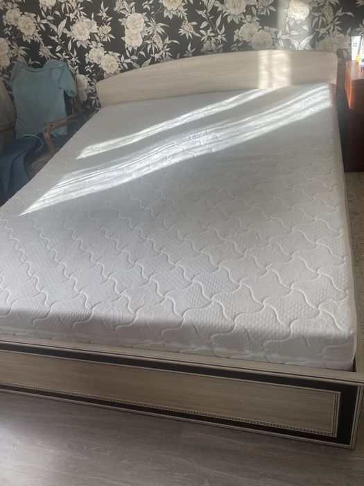 Продам кровать двухспальную