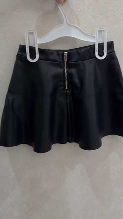 Срочно юбка кожанная на 3-5 лет