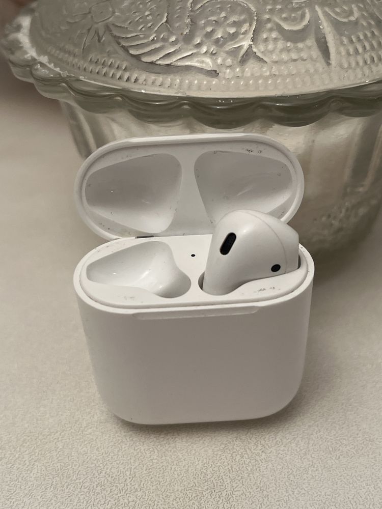 AirPods 1 (1 наушник + кейс) — отличное состояние