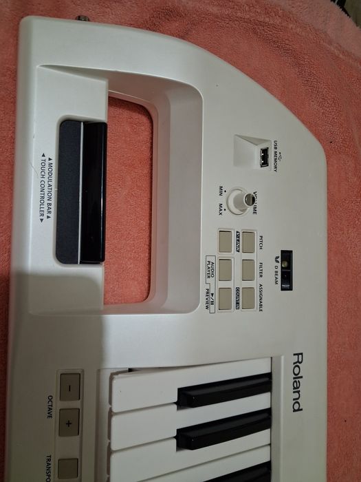 Продавам 2 бр клавири