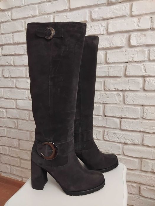 Велурени ботуши на висок ток