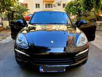 Vând Porsche Cayenne 3.0diesel,jante Turbo GTS

- Jante R20 Turbo GTS