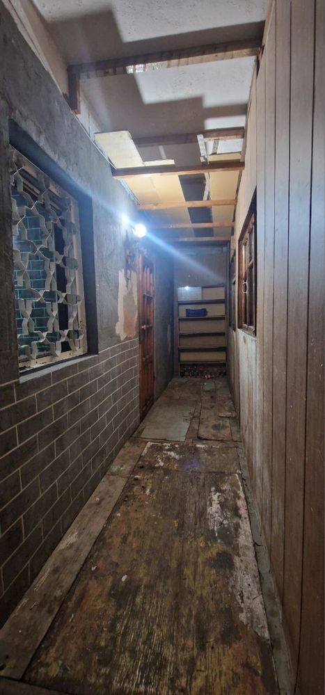 Юнусабад Шахристанский 1/3/4 Галерейка 42м2 Кирпич, Срочно!