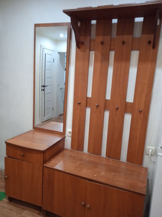 Продам прихожую б/у