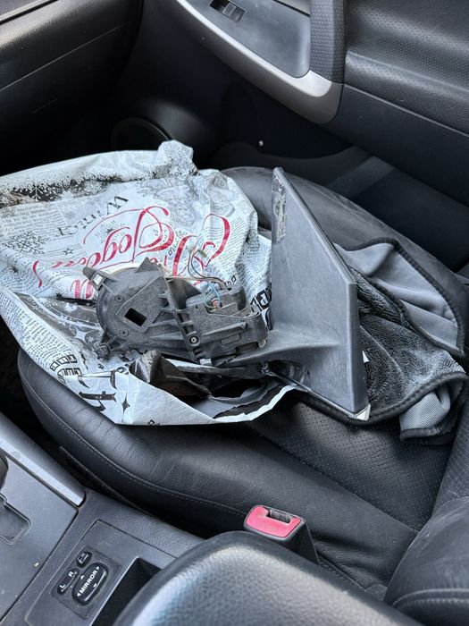 Продам крепление зеркала с электромеханизмом на рав 4