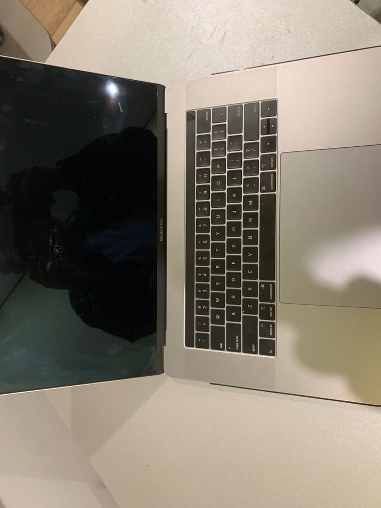 ноутбук Macbook Pro