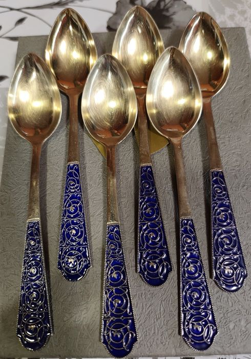 Стари сребърни лъжички с позлата и емайл