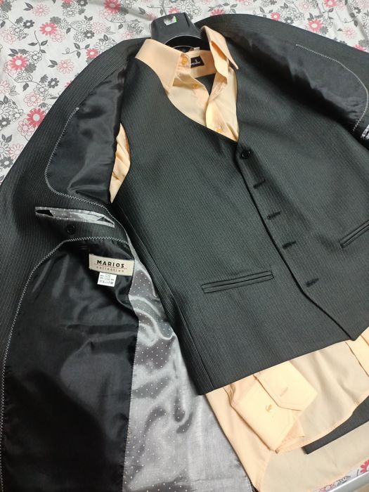 Vând costum bărbătesc