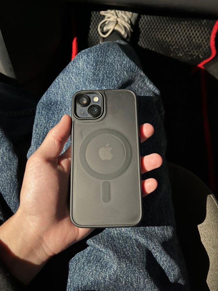 iphone 13 в темно синем цвете