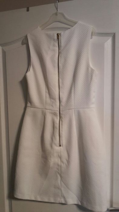 Елегантни дамски рокли