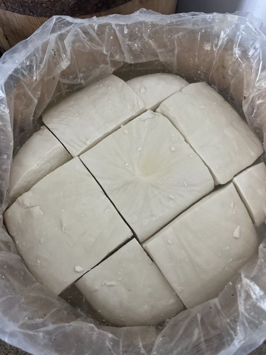 Vand telemea de oaie maturata !