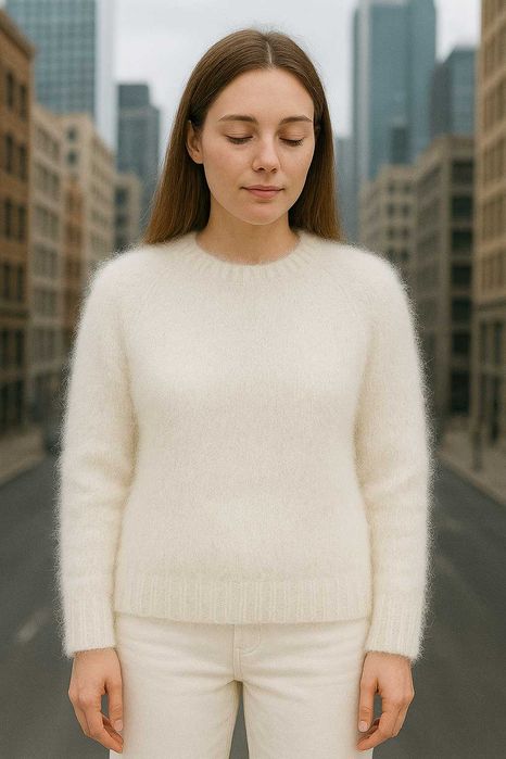 бял плетен пуловер от ангора заек