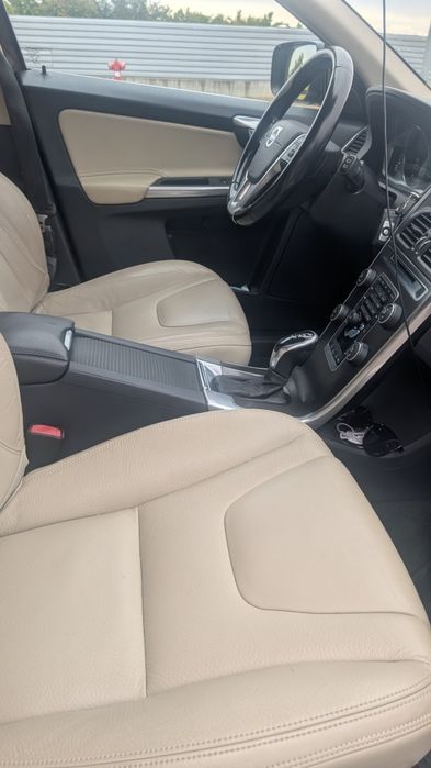 Vând Volvo XC60 D4 AWD 2014
