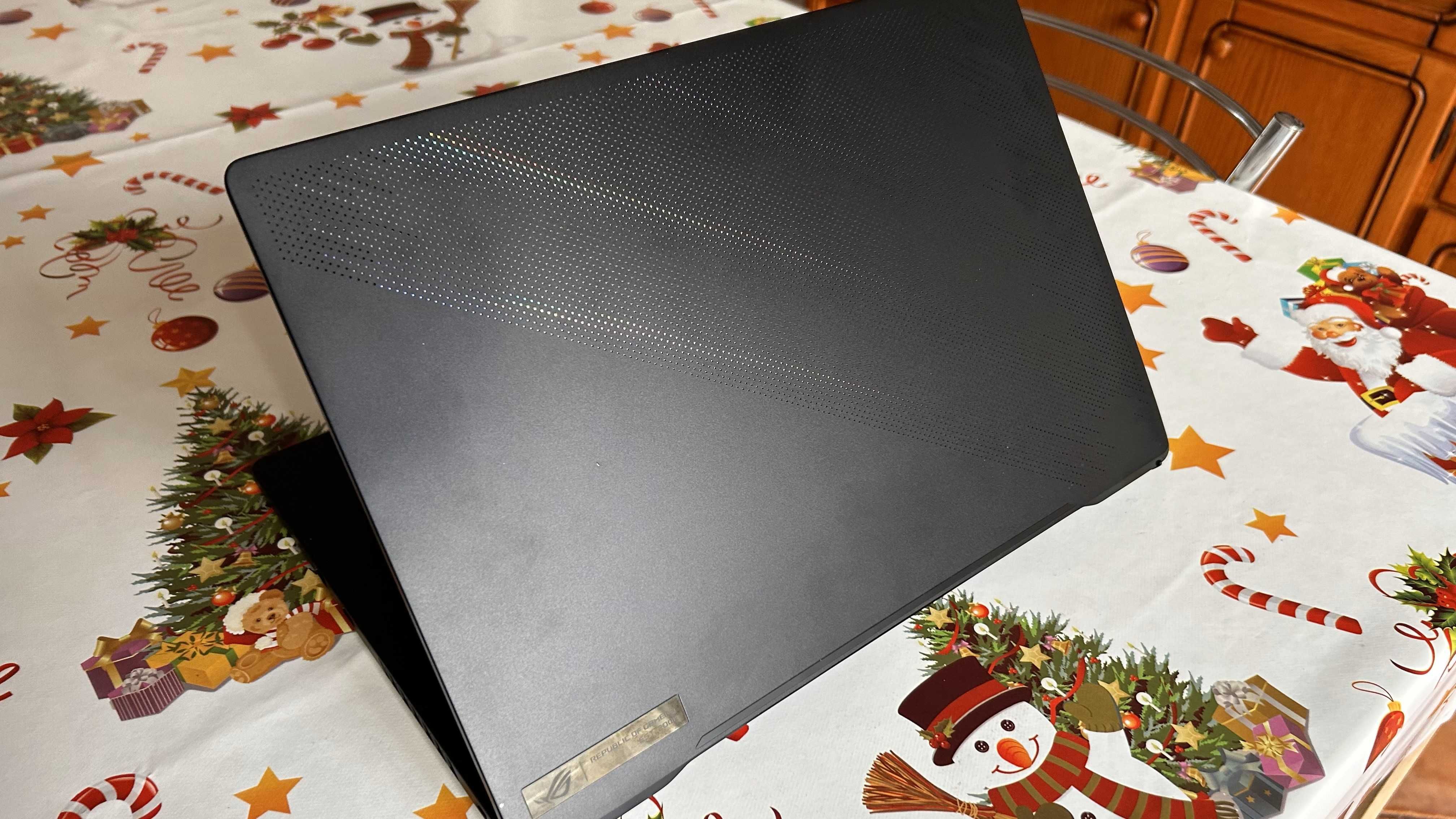 Vand laptop gaming Asus ROG Zephyrus M16 (2022)