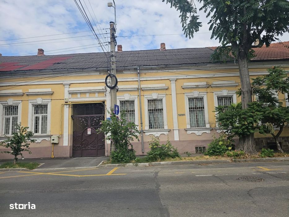 De vânzare o proprietate versatilă situată ultracentral