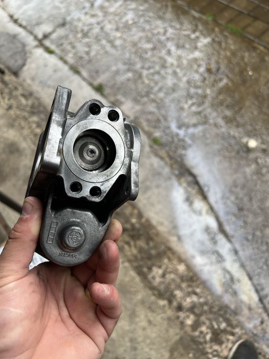 Supapa EGR Volkswagen Passat B6 2.0 TDI BKP BKD 140 cp
