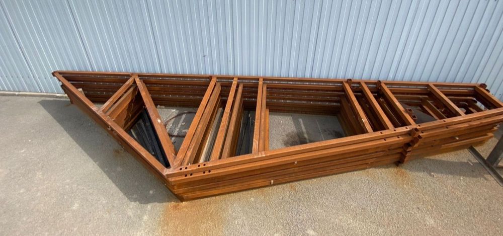 Продам ферму для навеса, осталось 3шт,    длина 6 метров