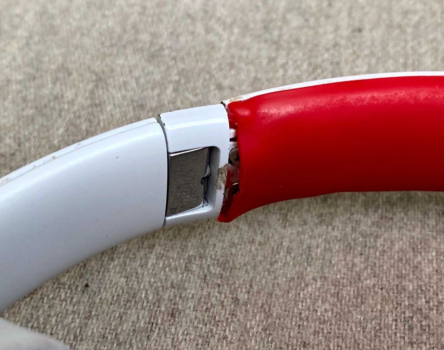 Casti Beats Solo 2 On-Ear Wireless - albe - defect la rama - originale