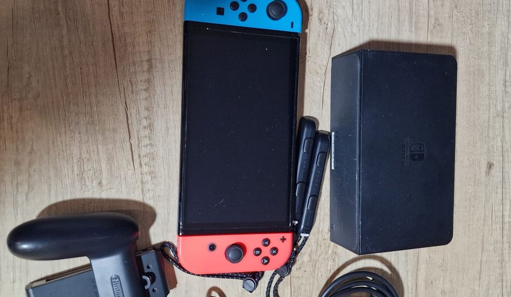 Consola Nintendo Switch OLED + 3 jocuri