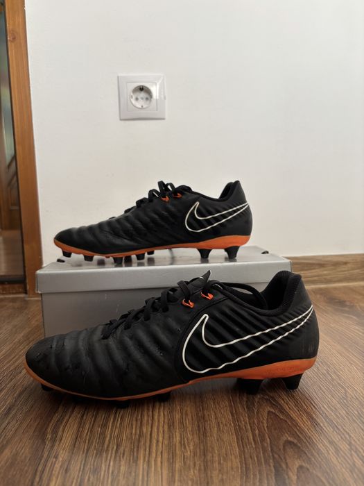 Adidasi fotbal Nike Tiempo