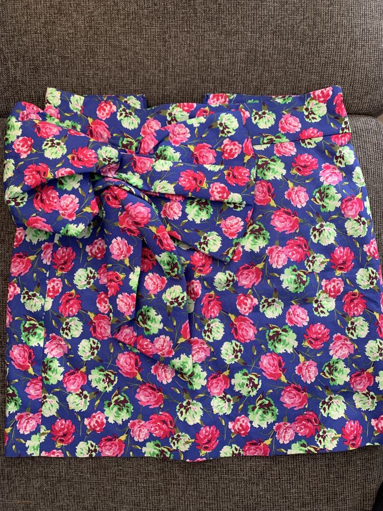 Fusta ZARA marimea 34, cu funda in partea din fata