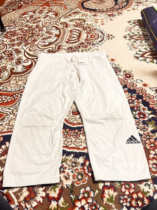 160 размер кимано Адидас Поис кушип сотилади 2.5 размери