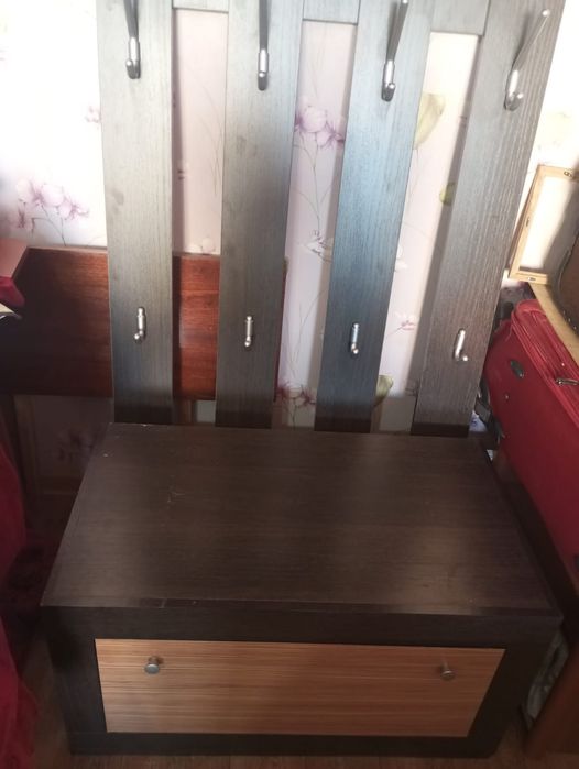 Мебель для дома: прихожая вешалка,подставка под тв,стол,комод